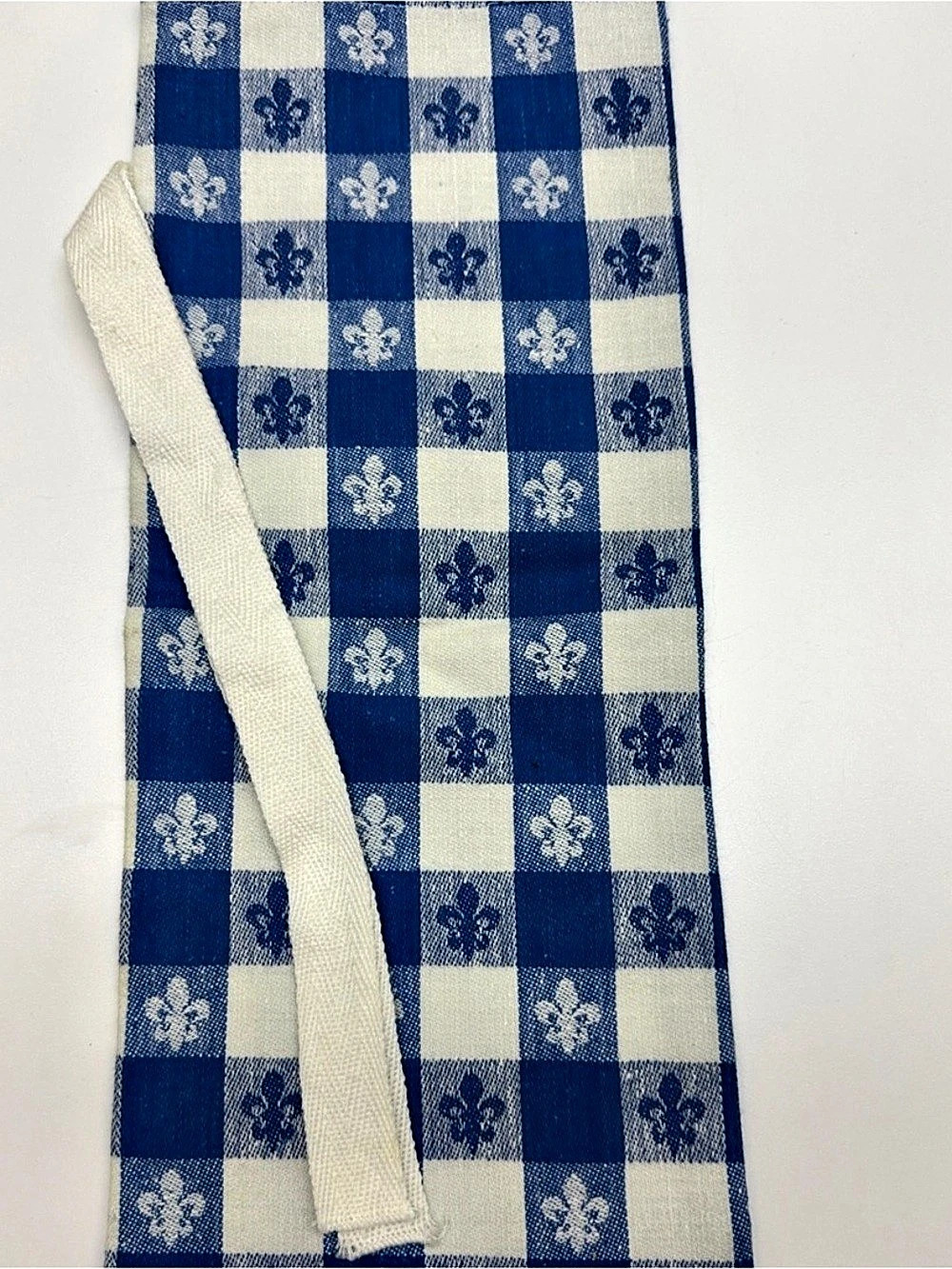 How Does It Feel Blue & White Checkered Kitchen Towel